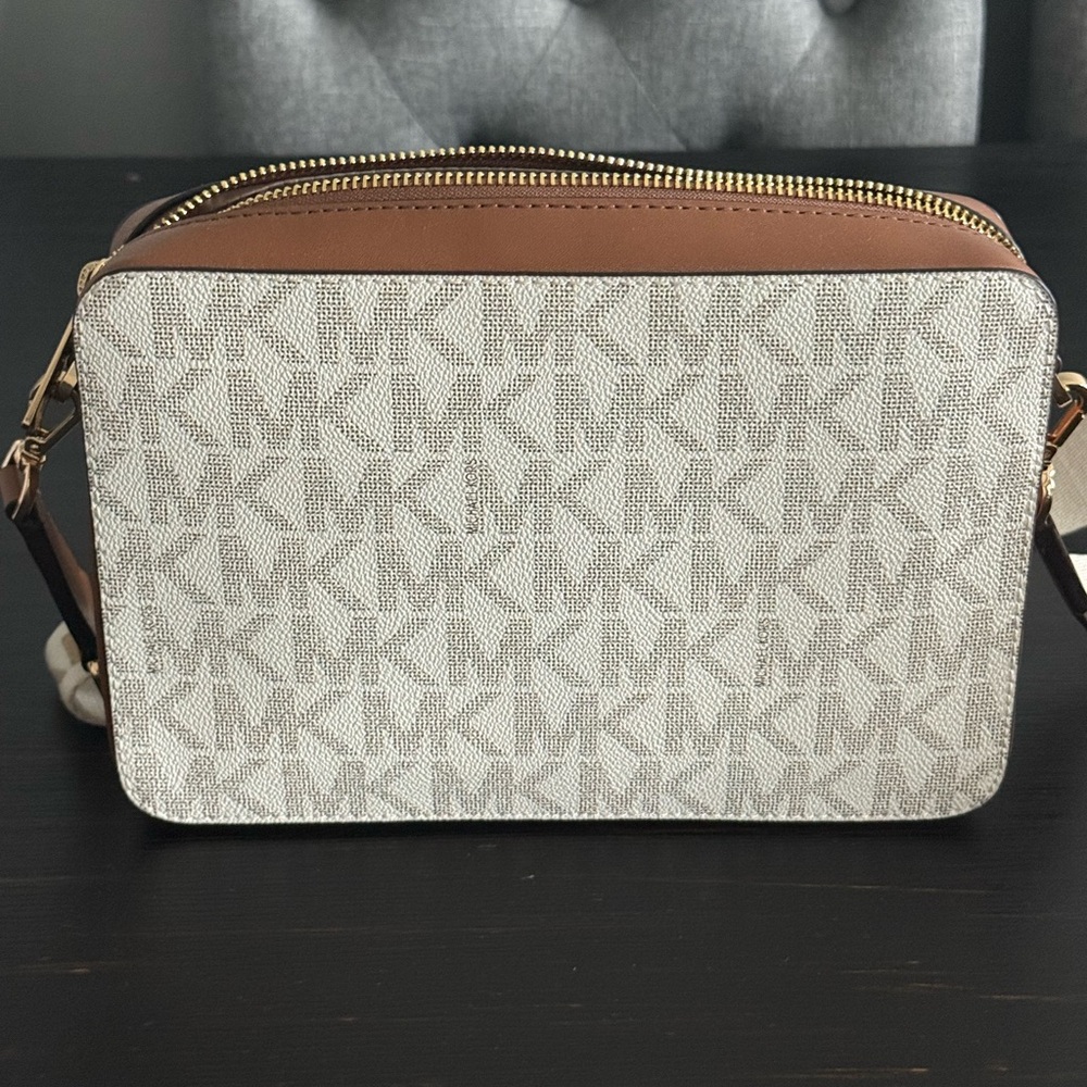 Michael Kors Cream Logo Crossbody with Gold Hardware - Picture 4 of 8
